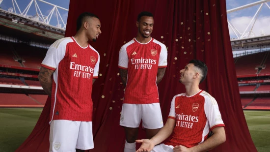 post-camiseta-del-arsenal-players en tamaño grande.webp